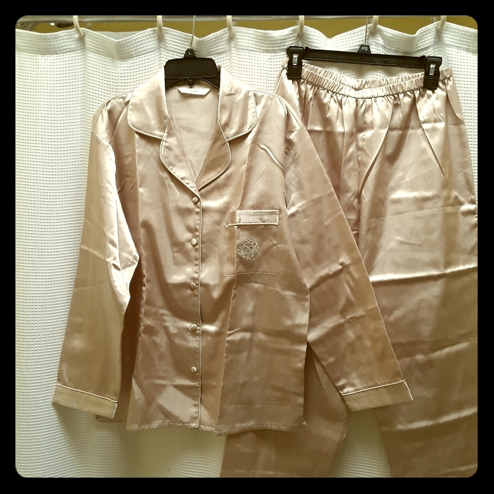 NWOT  TCM  satin pj